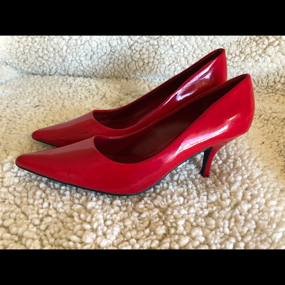 Red pointed toe Call It Spring heels! 👠 - Picture 2 of 5